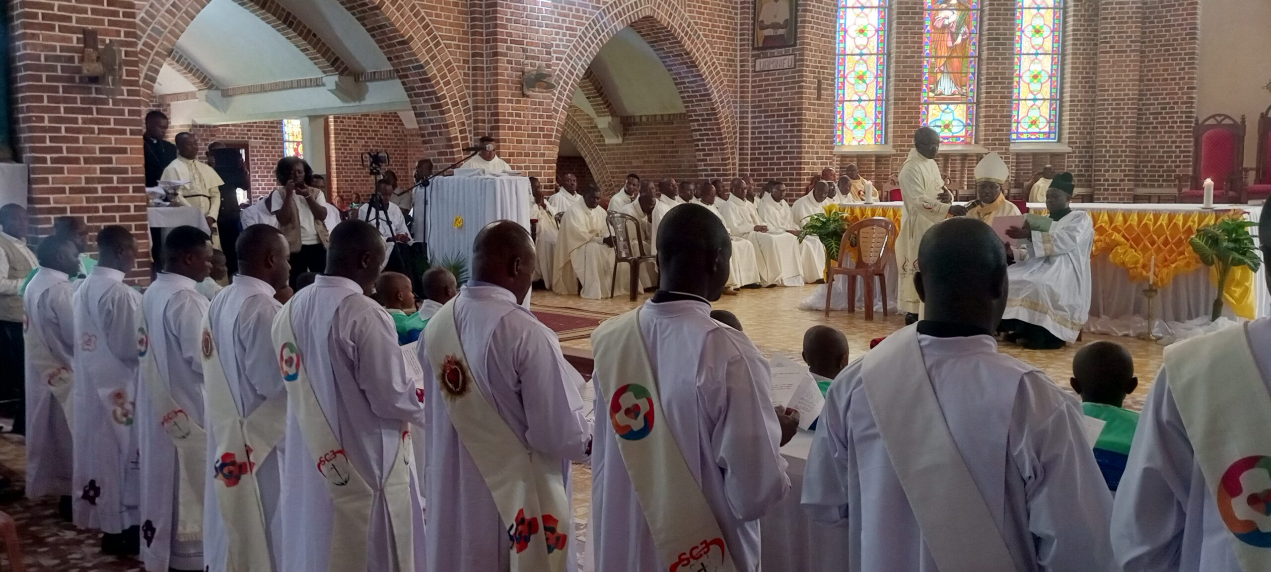 Neuf (9) prêtres ordonnés mardi 12 août à la paroisse Sainte-Marthe, à
